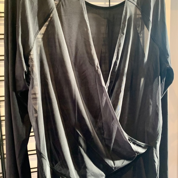 Long-Sleeved + Lightweight Black Mesh Tee: Lululemon - Picture 12 of 14